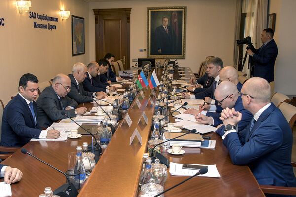 Россия направит грузы по железной дороге из Азербайджана в Турцию и Иран Россия направит грузы по железной дороге из Азербайджана в Турцию и Иран - Sputnik Азербайджан