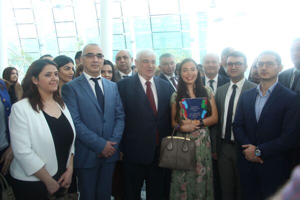 Мультикультурализм в крови азербайджанского народа Мультикультурализм в крови азербайджанского народа - Sputnik Азербайджан