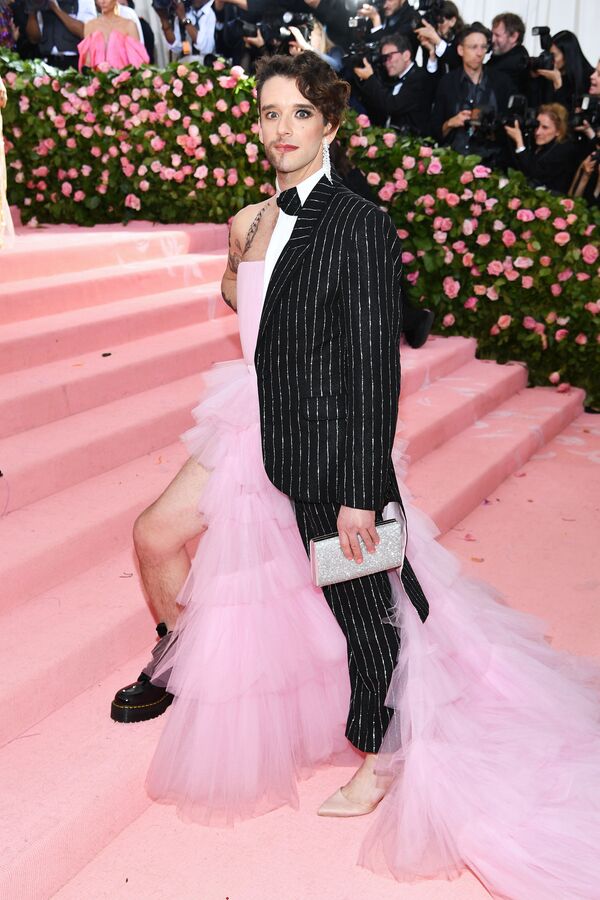 Красота по–американски: дикие наряды звезд на балу Met Gala Красота по–американски: дикие наряды звезд на балу Met Gala - Sputnik Азербайджан