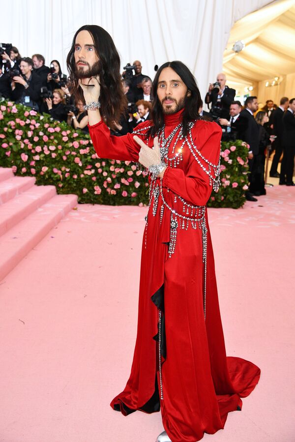 Красота по–американски: дикие наряды звезд на балу Met Gala Красота по–американски: дикие наряды звезд на балу Met Gala - Sputnik Азербайджан