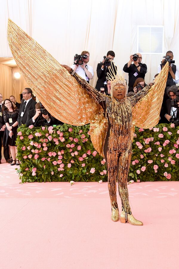 Красота по–американски: дикие наряды звезд на балу Met Gala Красота по–американски: дикие наряды звезд на балу Met Gala - Sputnik Азербайджан