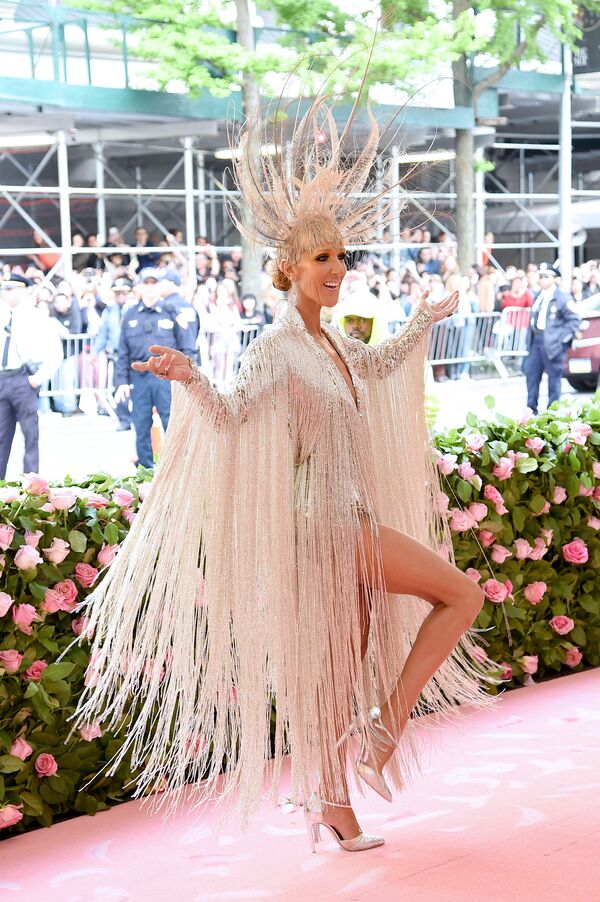 Красота по–американски: дикие наряды звезд на балу Met Gala Красота по–американски: дикие наряды звезд на балу Met Gala - Sputnik Азербайджан
