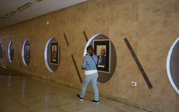 В переходах станции метро Гянджлик открылась фотовыставка, посвященная 9 мая - Дню победы над фашизмом - Sputnik Азербайджан