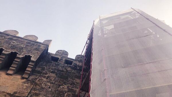 Восстановительно-консервационные работы в Ичеришехер и на Парных крепостных воротах (Гоша гала гапысы) - Sputnik Азербайджан