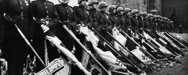 Парад Победы на Красной площади в Москве 24 июня 1945 года в ознаменование разгрома фашистской Германии во Второй мировой войне 1939-1945 годов Парад Победы на Красной площади в Москве 24 июня 1945 года в ознаменование разгрома фашистской Германии во Второй мировой войне 1939-1945 годов - Sputnik Азербайджан