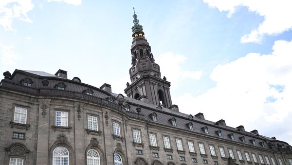 Дворец Кристиансборг в датском парламенте в Копенгагене - Sputnik Азербайджан