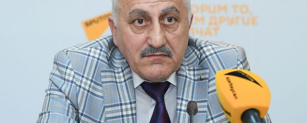 Советник ректора Бакинского государственного университета по международным связям, профессор Чингиз Исмаилов Советник ректора Бакинского государственного университета по международным связям, профессор Чингиз Исмаилов - Sputnik Азербайджан