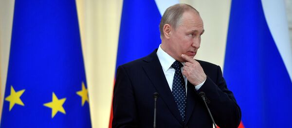 Президент РФ Владимир Путин Президент РФ Владимир Путин - Sputnik Азербайджан