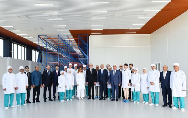 İlham Əliyev Pirallahı Sənaye Parkında Diamed Co şpris istehsalı zavodunun açılışında iştirak edib - Sputnik Azərbaycan