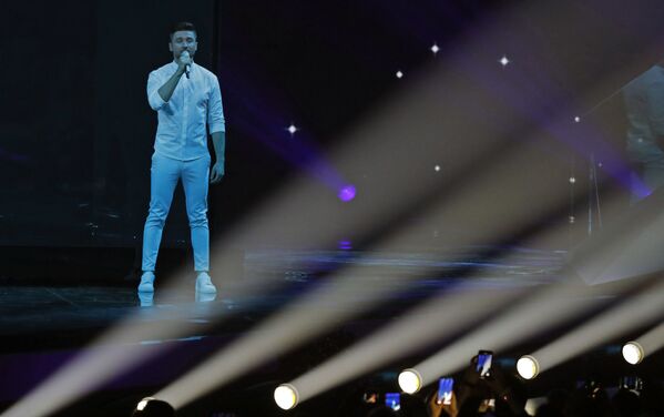 Россиянин Сергей Лазарев исполняет песню Крик во время второго полуфинала 64-го конкурса Евровидение-2019 в Тель-Авиве - Sputnik Азербайджан