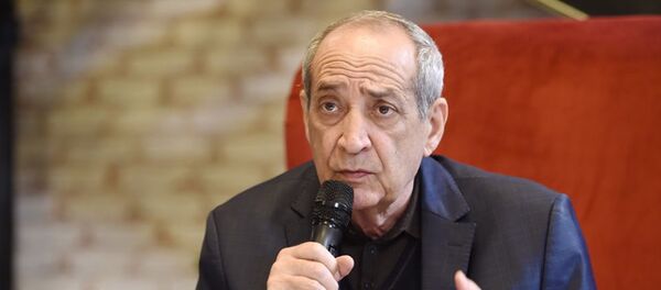 В Бакинском книжном центре прошла встреча народного артиста Расима Балаева со зрителями - Sputnik Азербайджан