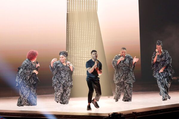 Джон Лундвик из Швеции выступает во время Гранд Финала Конкурса Песни Евровидение 2019 года в Тель-Авиве, Израиль - Sputnik Азербайджан