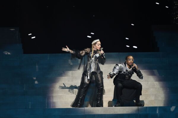 Мадонна выступает во время выступления на Гранд-финале конкурса песни Евровидение 2019 в Тель-Авиве, Израиль - Sputnik Азербайджан