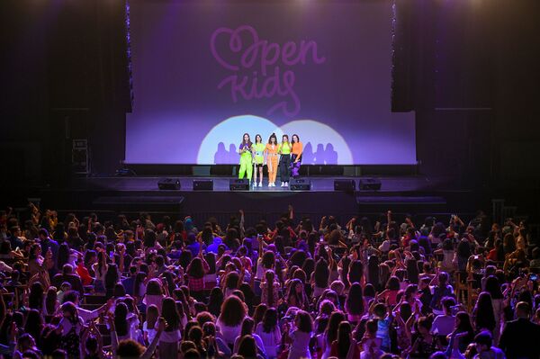 Концерт украинской тинейджерской поп-группы Орen Kids Волшебное шоу в Баку - Sputnik Азербайджан