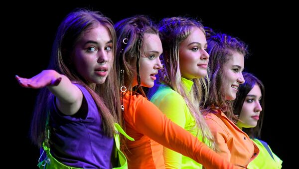 Концерт украинской тинейджерской поп-группы Орen Kids Волшебное шоу в Баку - Sputnik Азербайджан