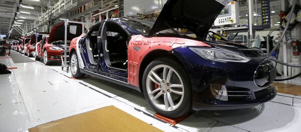 Сборка новой Tesla Model S на заводе Tesla во Фримонте, штат Калифорния Сборка новой Tesla Model S на заводе Tesla во Фримонте, штат Калифорния - Sputnik Азербайджан