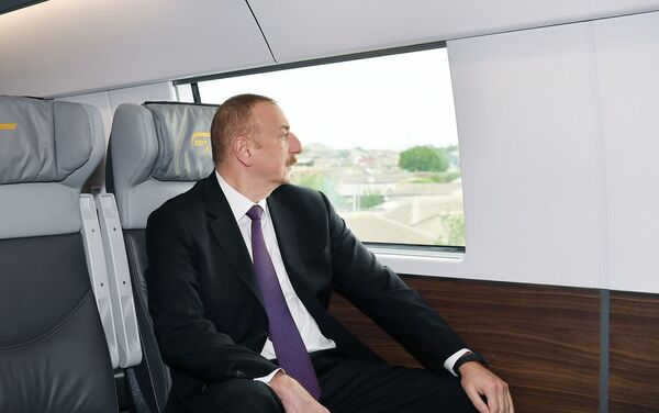 Президент Ильхам Алиев принял участие в открытии комплекса Сабунчинского железнодорожного вокзала - Sputnik Азербайджан