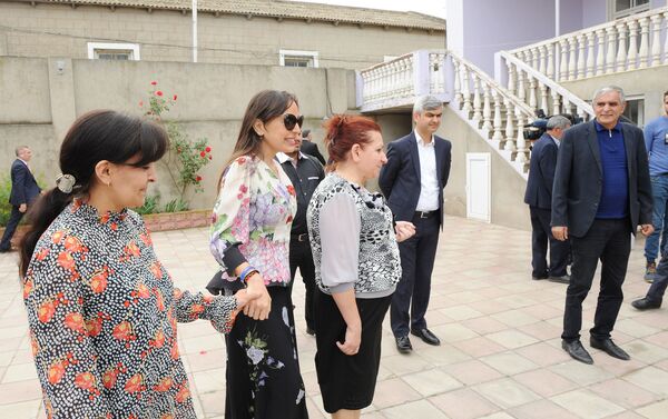 Первый вице-президент Мехрибан Алиева побывала в бакинском поселке Кюрдаханы - Sputnik Азербайджан