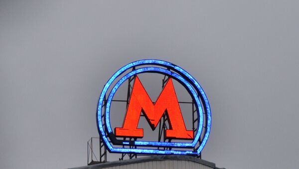Логотип московского метро - Sputnik Азербайджан