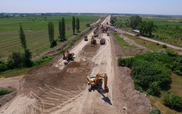 Реконструкция дороги на одном из участков автомагистрали Евлах-Загатала-госграница с Грузией - Sputnik Азербайджан