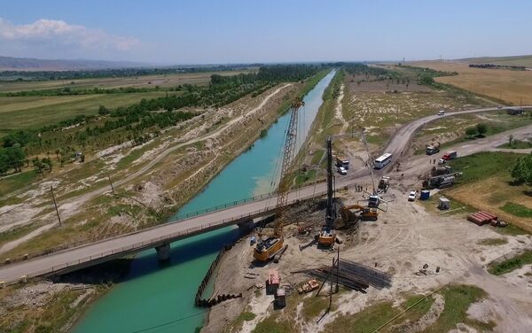 Реконструкция дороги на одном из участков автомагистрали Евлах-Загатала-госграница с Грузией - Sputnik Азербайджан