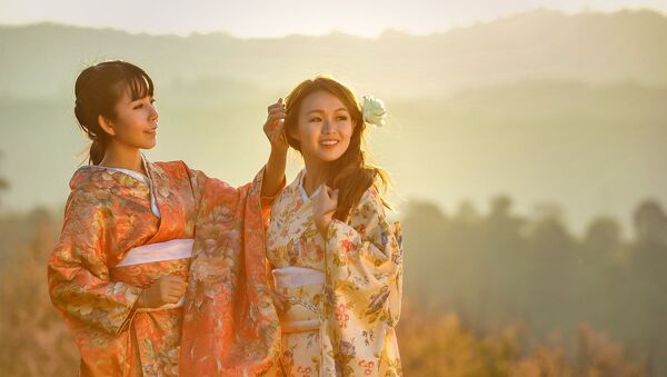 Современные японские девушки в древних нарядах - Sputnik Азербайджан