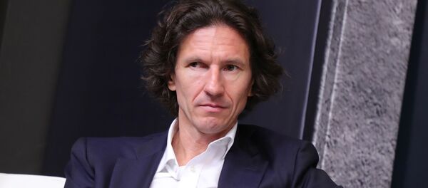 Российский футболист Алексей Смертин на презентации, посвященной международному благотворительному футбольному проекту фонда Папы Римского Франциска Scholas Occurrentes Матч Мира Российский футболист Алексей Смертин на презентации, посвященной международному благотворительному футбольному проекту фонда Папы Римского Франциска Scholas Occurrentes Матч Мира - Sputnik Азербайджан