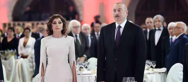 Президент Ильхам Алиев принял участие в официальном приеме, организованном по случаю 28 Мая – Дня Республики Президент Ильхам Алиев принял участие в официальном приеме, организованном по случаю 28 Мая – Дня Республики - Sputnik Азербайджан