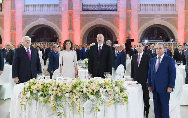 Президент Ильхам Алиев принял участие в официальном приеме, организованном по случаю 28 Мая – Дня Республики - Sputnik Азербайджан