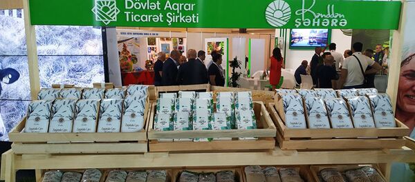 Отдел в маркете для продукции бренда Из села в город - Sputnik Азербайджан