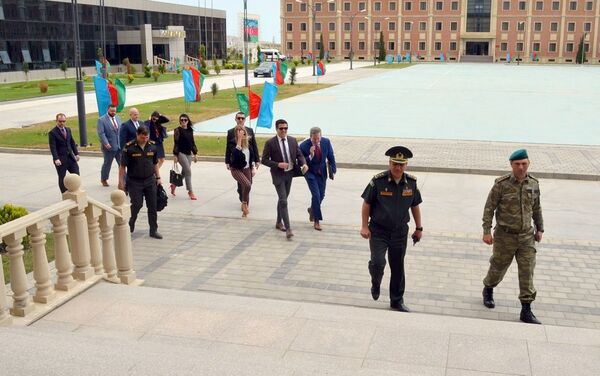 Делегация США посетила воинскую часть - Sputnik Азербайджан