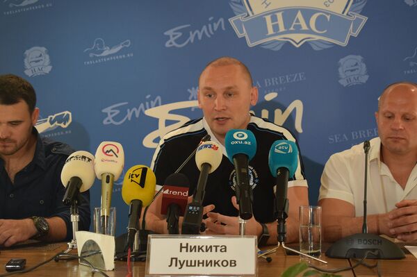 Эмин Агаларов вместе с земляками откроет реабилитационный центр в Баку Эмин Агаларов вместе с земляками откроет реабилитационный центр в Баку - Sputnik Азербайджан