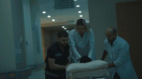 Режиссер первого YouTube-сериала: вернем веру азербайджанцев в докторов Режиссер первого YouTube-сериала: вернем веру азербайджанцев в докторов - Sputnik Азербайджан