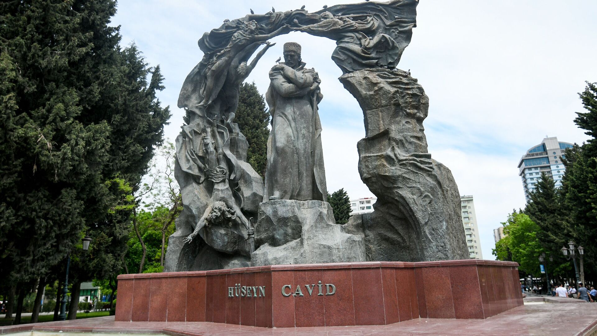 Памятник Гусейну Джавиду - Sputnik Азербайджан, 1920, 24.10.2023