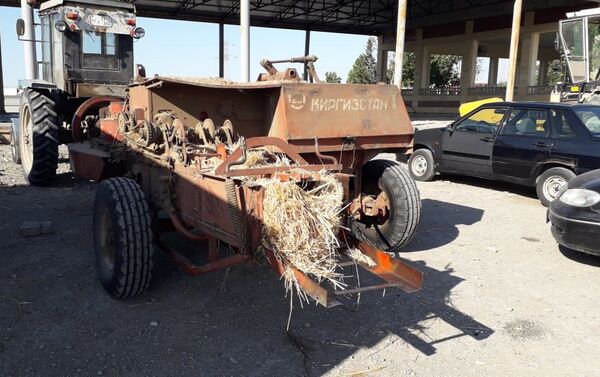 Сотрудники дорожной полиции провели рейды для выявления сельскохозяйственной техники, не прошедшей регистрацию, техосмотр, или управляемой без водительских прав - Sputnik Азербайджан