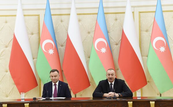 Президент Алиев: в Азербайджане прекрасный инвестиционный климат Президент Алиев: в Азербайджане прекрасный инвестиционный климат - Sputnik Азербайджан