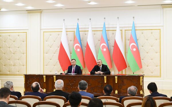 Президент Алиев: в Азербайджане прекрасный инвестиционный климат Президент Алиев: в Азербайджане прекрасный инвестиционный климат - Sputnik Азербайджан