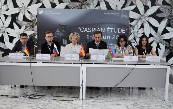 Первый Международном конкурсе пианистов Caspian étude (Каспийский этюд) - Sputnik Азербайджан