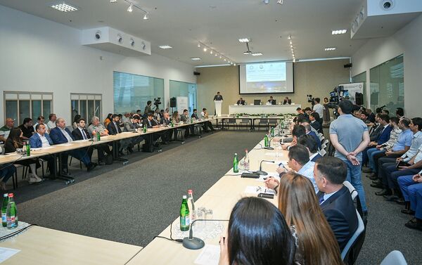 Конференция Министерства экономики и Агентства по туризму Оказание помощи выходу на льготные финансовые ресурсы для предпринимателей в сфере туризма - Sputnik Азербайджан