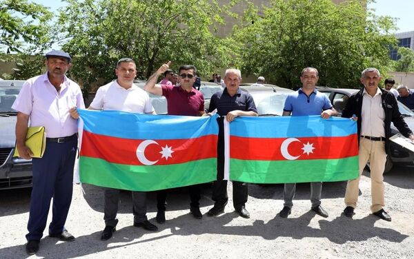 50 автомобилей были переданы инвалидам Карабахской войны и трагических событий 20 января - Sputnik Азербайджан