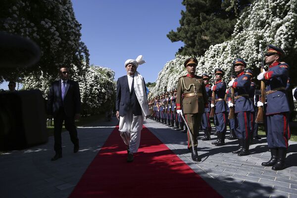 Президент Афганистана Ашраф Гани Ахмадзай до начала празднования Ид-аль-Фитра в Кабуле  - Sputnik Азербайджан