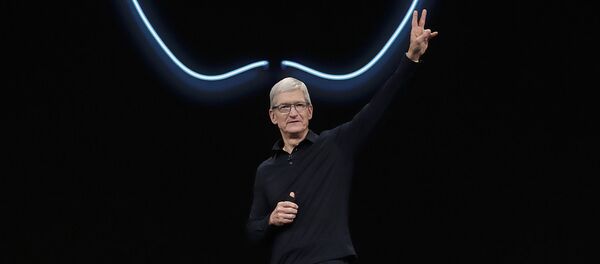 Президент Apple Тим Кук на конференции Worldwide Developers Conference 2019 - Sputnik Азербайджан