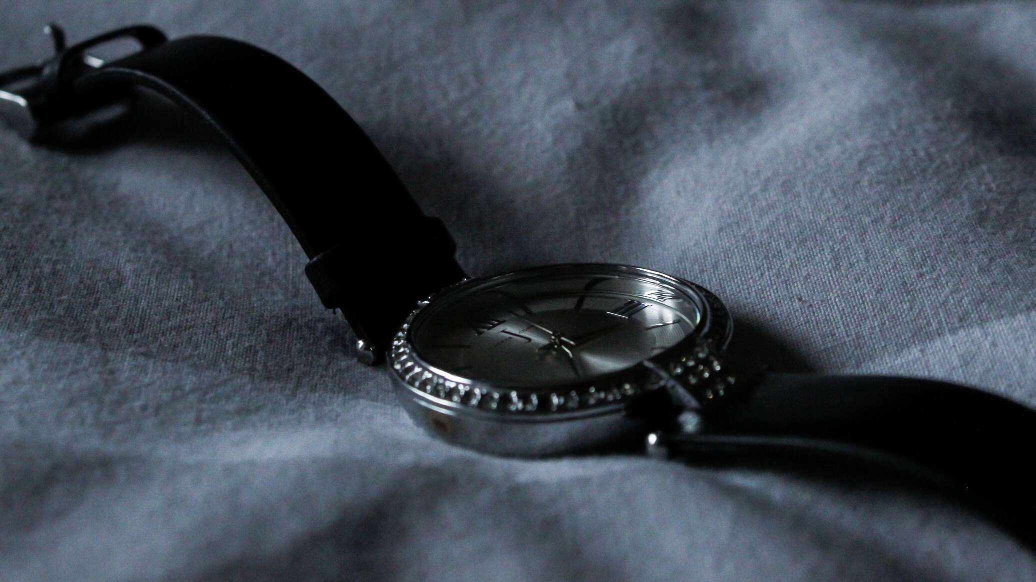 Серые часы наручные. Серые часы. Часы Бейли. Grey watch.