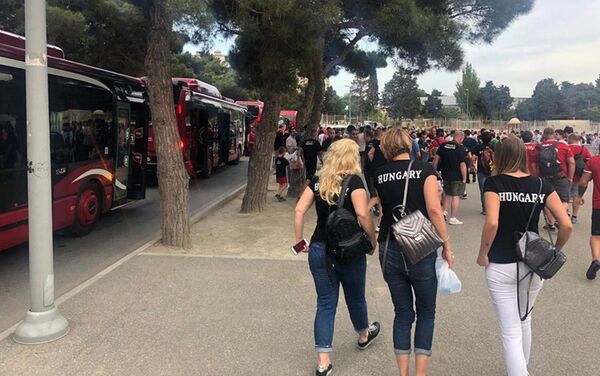 БТА предоставило автобусы для перевозки болельщиков матча Азербайджан-Венгрия - Sputnik Азербайджан