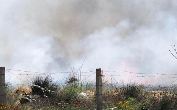 Пожар на территории поселка Сарай - Sputnik Азербайджан
