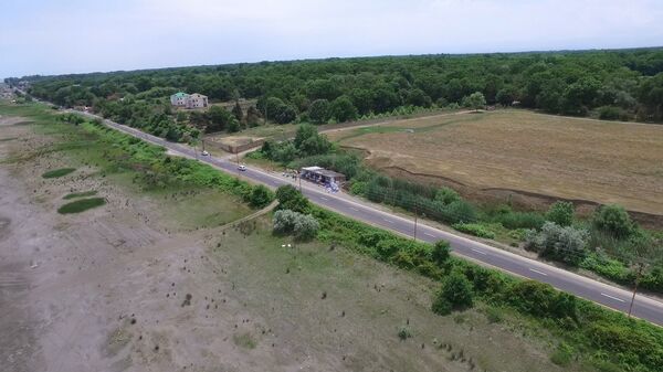 Новая дорога позволит легко и быстро доехать до любимого всеми курорта Новая дорога позволит легко и быстро доехать до любимого всеми курорта - Sputnik Азербайджан
