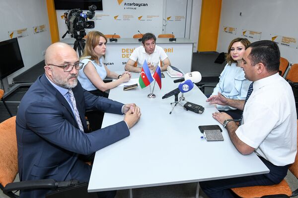 Эксперты: Азербайджан и Россия заинтересованы в развитии отношений Эксперты: Азербайджан и Россия заинтересованы в развитии отношений - Sputnik Азербайджан