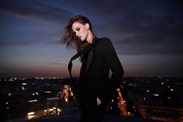 Париж на двоих: самый эффектный сценарий идеального свидания от Yves Saint Laurent Париж на двоих: самый эффектный сценарий идеального свидания от Yves Saint Laurent - Sputnik Азербайджан