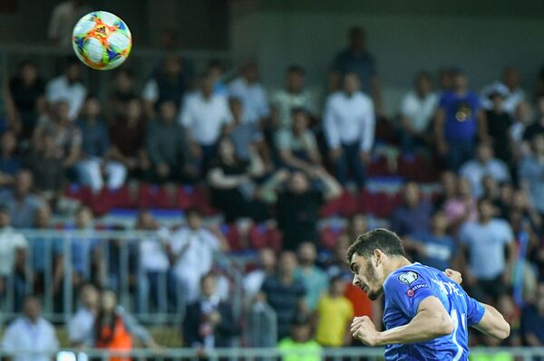 Сборная Азербайджана по футболу потерпела первое разгромное поражение в отборочном цикле чемпионата Европы по футболу 2020 года - Sputnik Азербайджан
