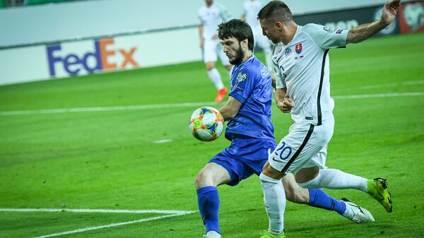Сборная Азербайджана по футболу потерпела первое разгромное поражение в отборочном цикле чемпионата Европы по футболу 2020 года - Sputnik Азербайджан